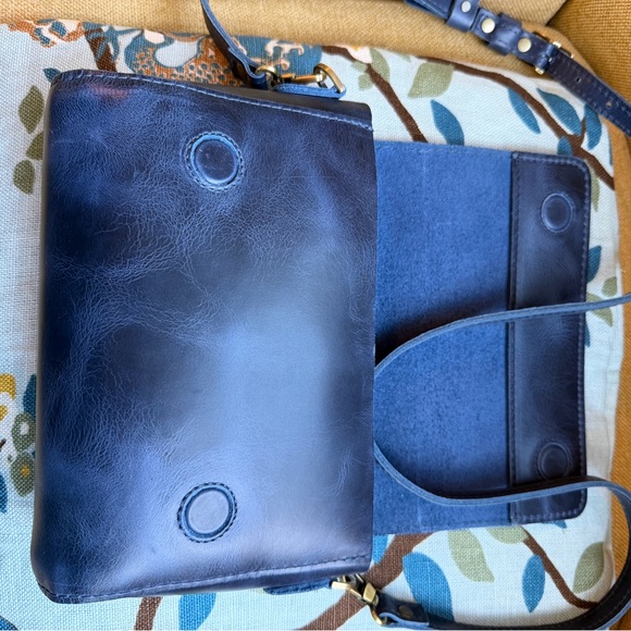 BNNU Portland Leather Cowboy Blue Medium Metro Crossbody Bag - Picture 3 of 4